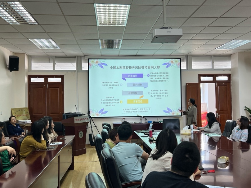 会议室里的人们描述已自动生成